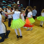 tańce dzieci w grupie 3..JPG