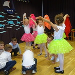 taniec dzieci w grupie 3..JPG