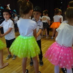 taniec dzieci w grupie 4..JPG