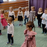 dzieci tańczą 8 conv.jpeg
