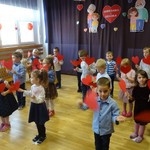 dzieci spiewają i tanczą 25.jpg