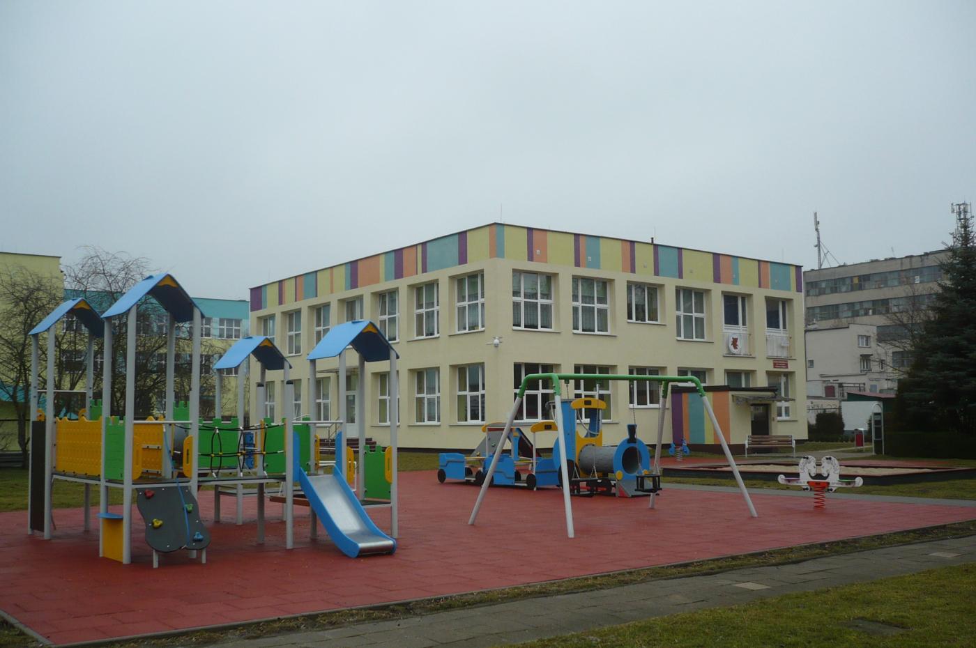 Zdjęcie przedszkola z placem zabaw.jpg