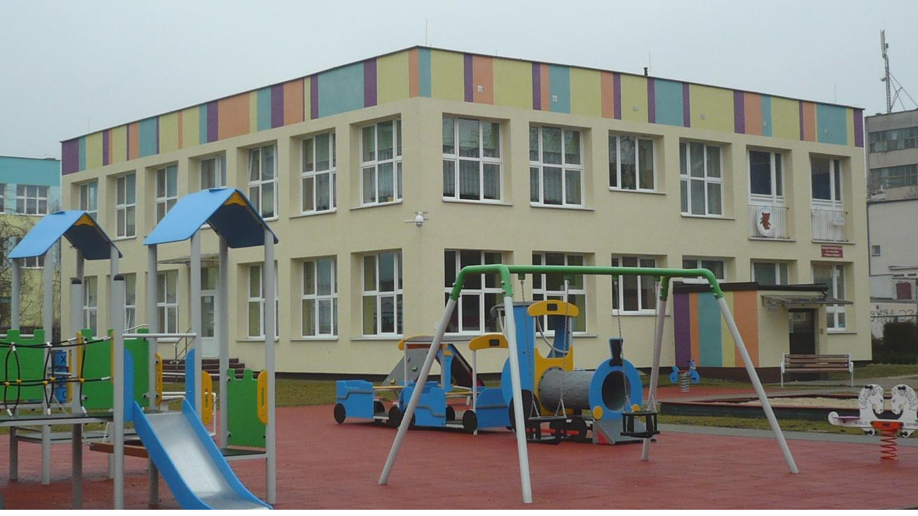 Zdjęcie przedszkola z placem zabaw.jpg